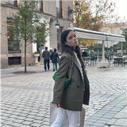 Me considero paciente y con facilidad para la enseñanza. Doy clases sobre derecho en general, aunque estoy especializada en el sector laboral y digital. 
Orientada principalmente a estudiantes de enseñanza secundaria o postobligatoria en asignaturas relac